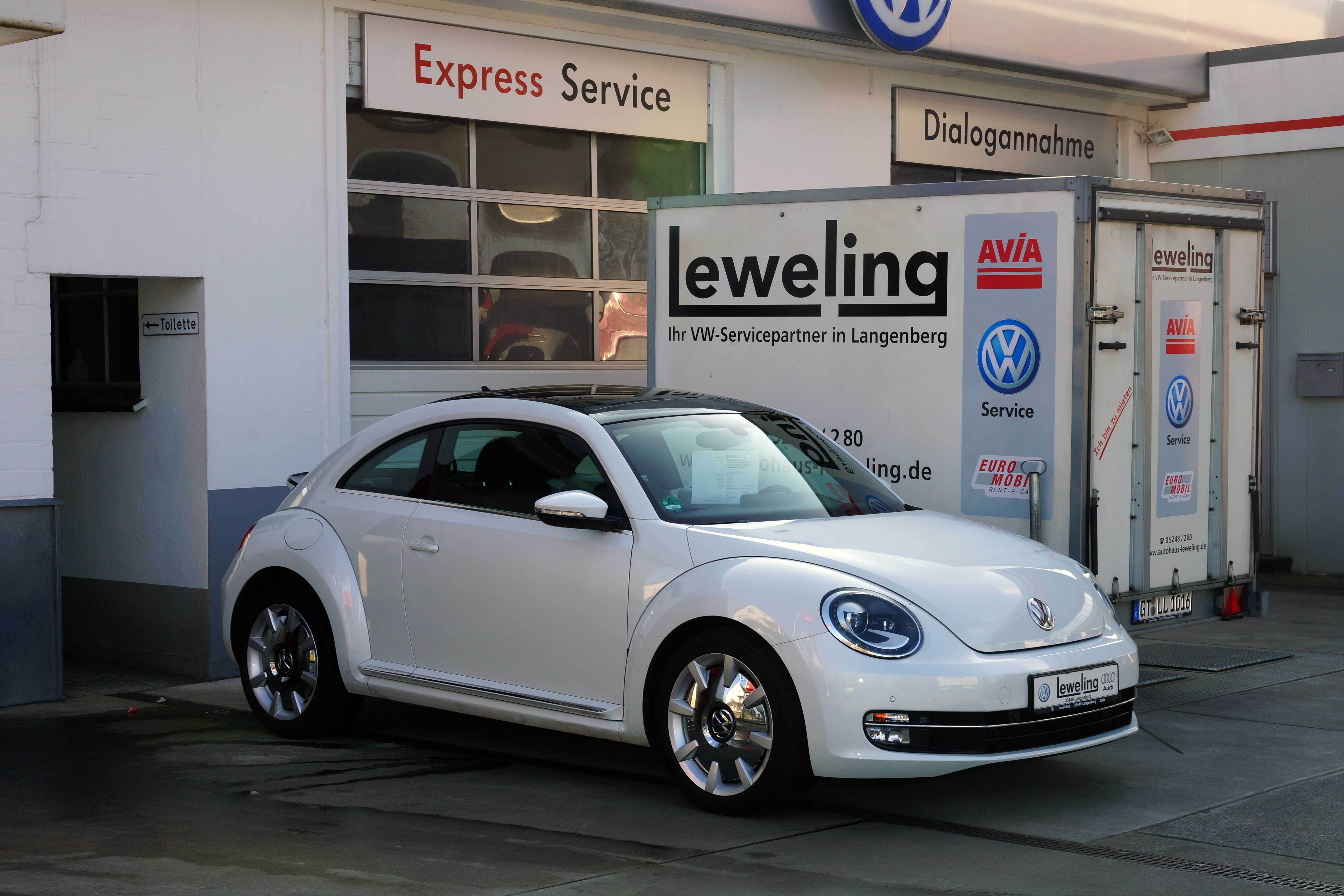 Volkswagen Beetle und Anhänger